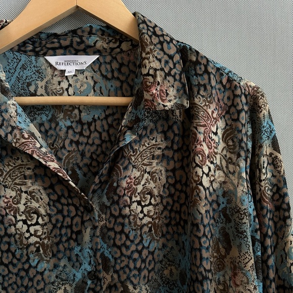 Northern Reflections | Animal Print Button Down Shirt | High Low Shirt - Picture 4 of 7